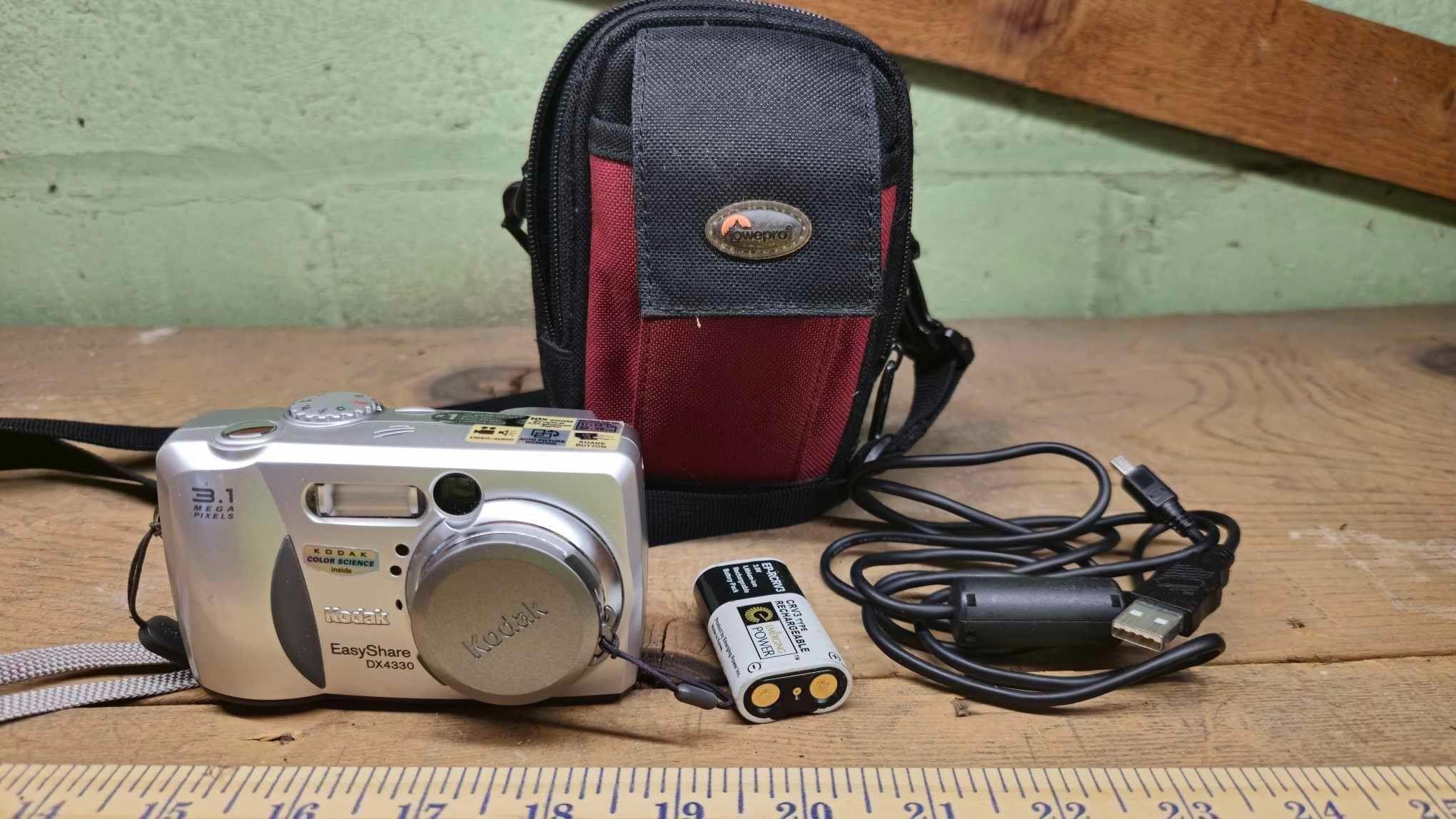 Kodak 3.1 mp digital camera with travel case +