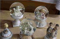 SNOW GLOBES & MUSIC BOXES