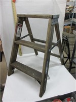 Small step ladder