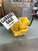 RUBBERMAID MOP BUCKET AND TWO GARAGE SALE SIGNS