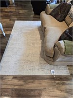 Area rug 5' x 7'