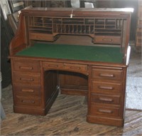 Oak S - Rolltop desk with pigeon hole top having 2