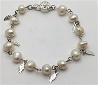Pearl Bracelet W Silver Tone Clasp