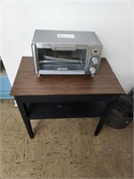 TOASTER OVEN, BLACK AND DECKER, W/ TABLE