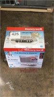 1 LOT HONEYWELL AIR PURIFIER