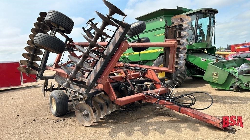 1980 IH 596 Tandem Disk, 27'