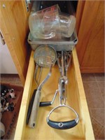 CABINET 14: KITCHEN UTENSILS AND SMALL CORNING