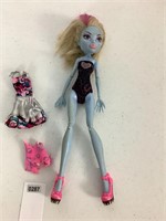 MONSTER HIGH ABBEY BOMINABLE DOLL & ACCESS