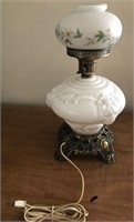 703 - VINTAGE MILK GLASS TABLE LAMP