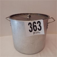 LARGE STOCKPOT 13 IN