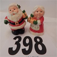 SANTA AND MRS CLAUS SALT AND PEPPER SET