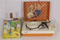 Vintage Childs Record Player W/ Approx. 9-45 Recor