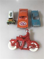 Vintage Toys, Auburn rubber motorcycle cop - vg,