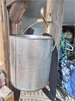 Metal bucket with bail handle