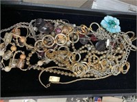LOT OF MISC COSTUME JEWELRY NECKLACES