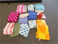 LARGE GROUP OF TOWELS & BATH SHEETS ETC