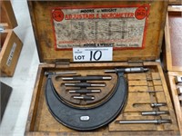 Moore & Wright 2"-6" Outside Micrometer & Case