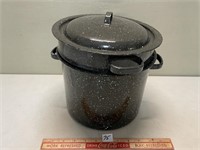 SPECKELED BLACK ENAMEL STEAMER POT