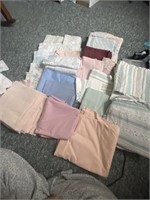 Miscellaneous pillowcases and bed sheets