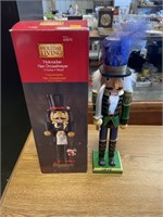 2 holiday living nutcrackers