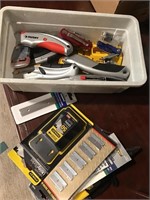 Box cutters and razor knives