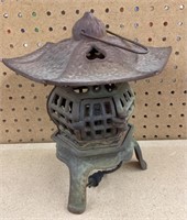 10" Metal pagoda lamp