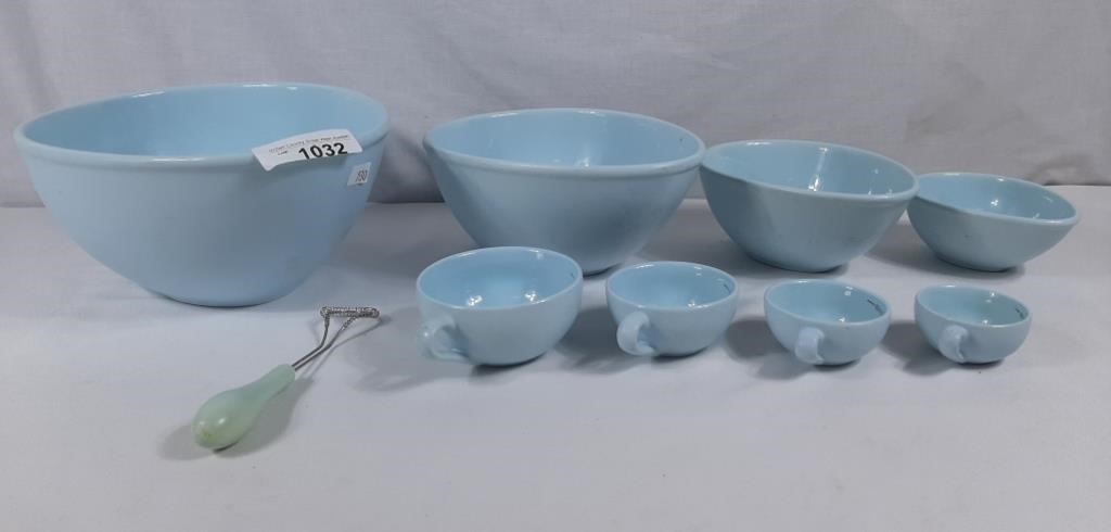 Sky blue mixing bowl and measuring cup set