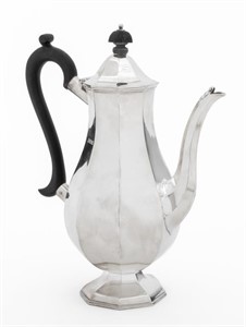 Early 20th Century English Sterling Silver Tea Pot
