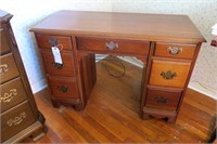 42" mahogany kneehole desk