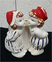 Vintage 5.5 X 6 in kissing Dutch boy and girl