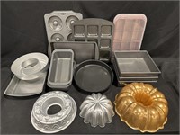 ASSORTED BAKEWARE CAKE PANS