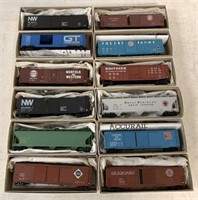 lot of 12 Accurail HO Train Cars