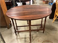 Drop leaf wood table