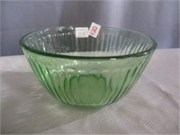 vintage Green Pyrex bowl.