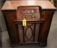 Vintage 1940's Philco Floor Radio