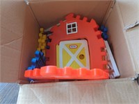 Vintage Little tikes plastic Barn with fence and