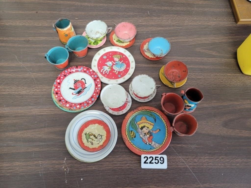 LOT OF TIN LITHO CHILDS TOY DISHES