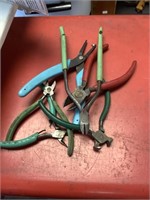 6 small pairs of pliers