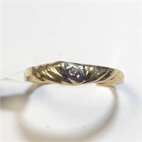 $700 10K  Diamond(0.01ct) Ring