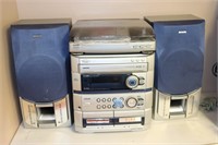 Aiwa Radio, Record, CD, & Tape Player w/ Bass Refl