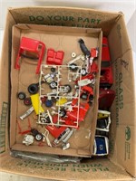 LARGE BOX OF ASSORTED VINTAGE MODELS & PARTS - 20"