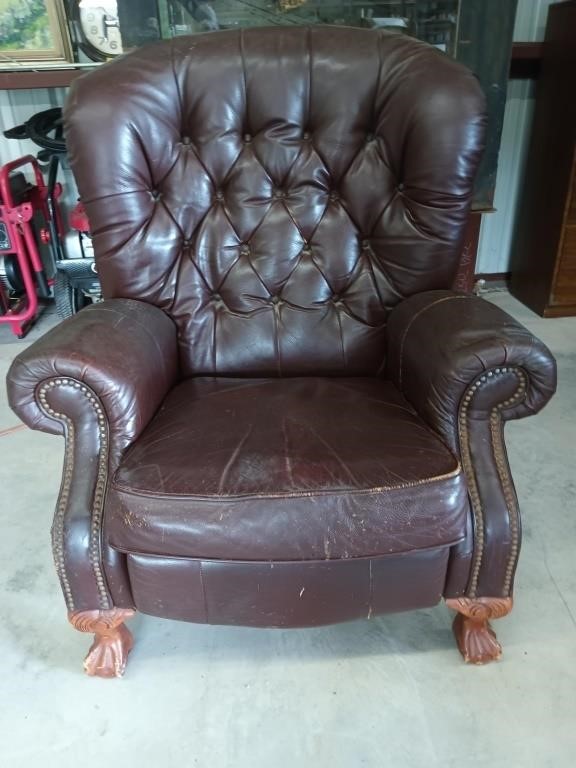 Lazy boy recliner with carved feet, very well