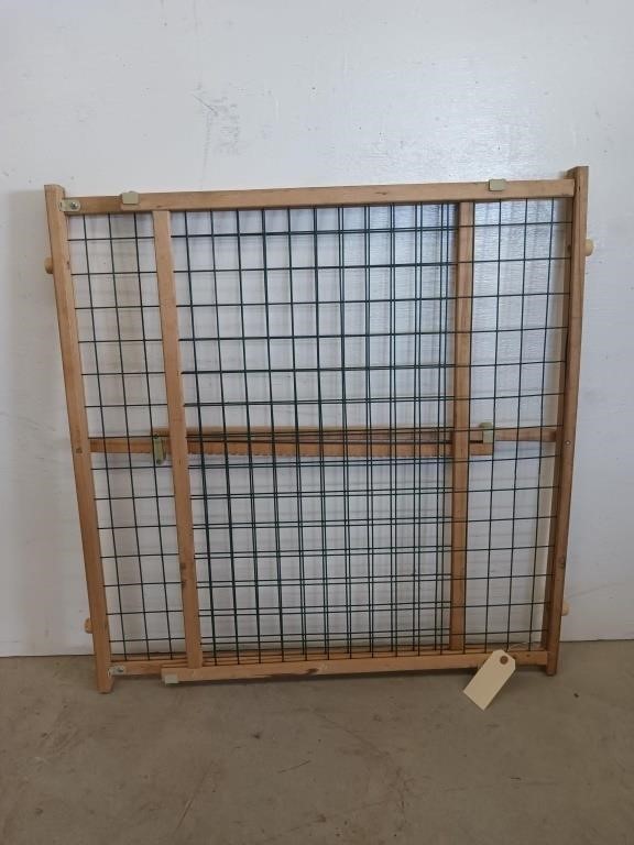 Adjustable pet / baby gate 30-50"