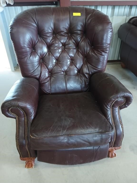 Lazy boy recliner with carved feet, very well