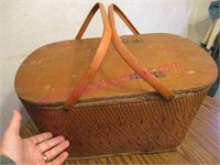 larger old picnic basket