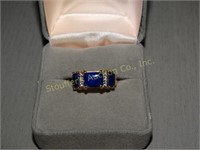 14kt Ladies ring size 6 blue sapphire? w/diamond