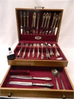 1847 Rogers Brothers "First Love" Flatware Set