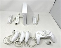 Nintendo Wii Game System W 3 Wiimotes & 3