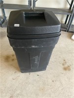 Rolling trash can