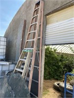 12' Fiberglass Ladder